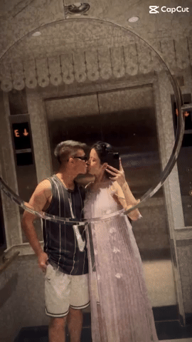 Tuần trăng mật của Quang Hải và Chu Thanh Huyền: Khoá môi dưới pháo hoa, nàng WAG lộ rõ bụng bầu vượt mặt-2