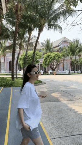 Tuần trăng mật của Quang Hải và Chu Thanh Huyền: Khoá môi dưới pháo hoa, nàng WAG lộ rõ bụng bầu vượt mặt-6