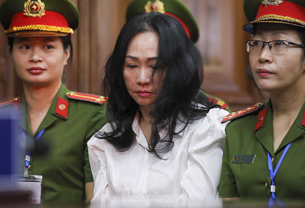 Hình ảnh bà Trương Mỹ Lan cùng các bị cáo trước giờ tuyên án-2