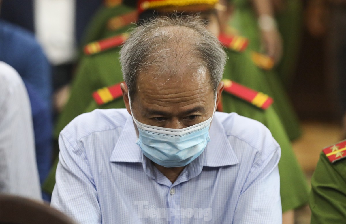 Hình ảnh bà Trương Mỹ Lan cùng các bị cáo trước giờ tuyên án-5