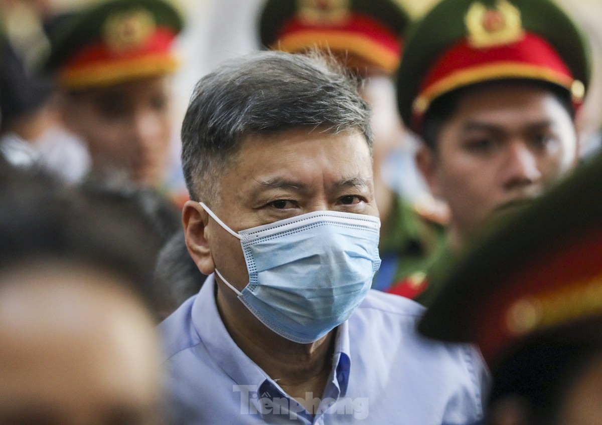 Hình ảnh bà Trương Mỹ Lan cùng các bị cáo trước giờ tuyên án-8