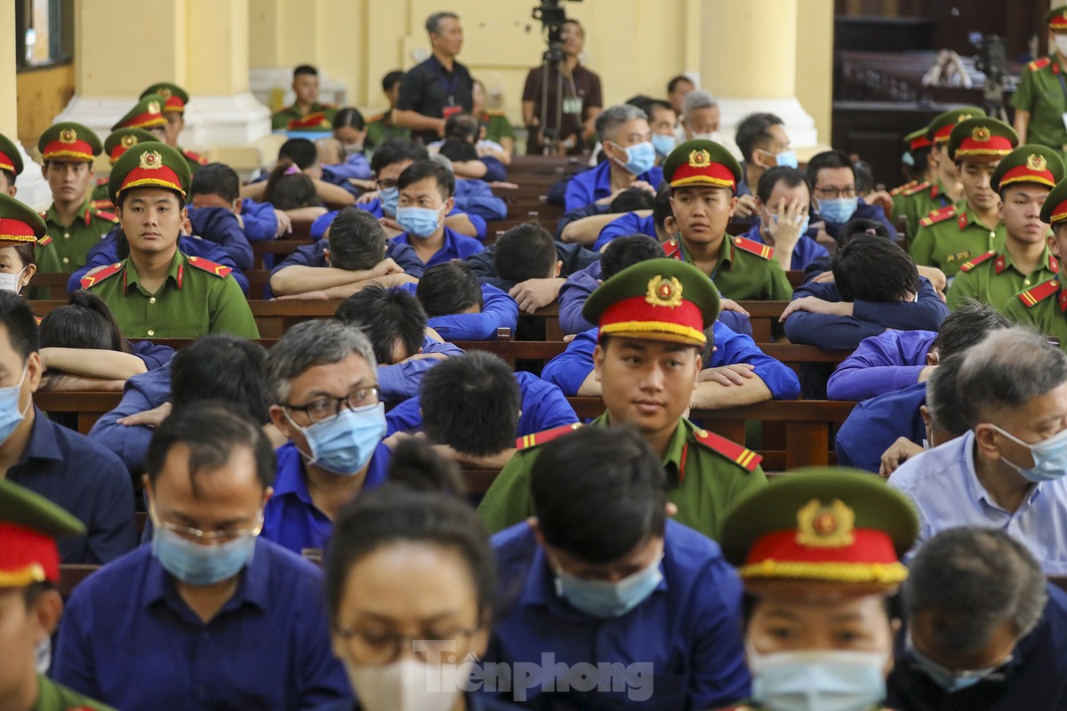 Hình ảnh bà Trương Mỹ Lan cùng các bị cáo trước giờ tuyên án-10
