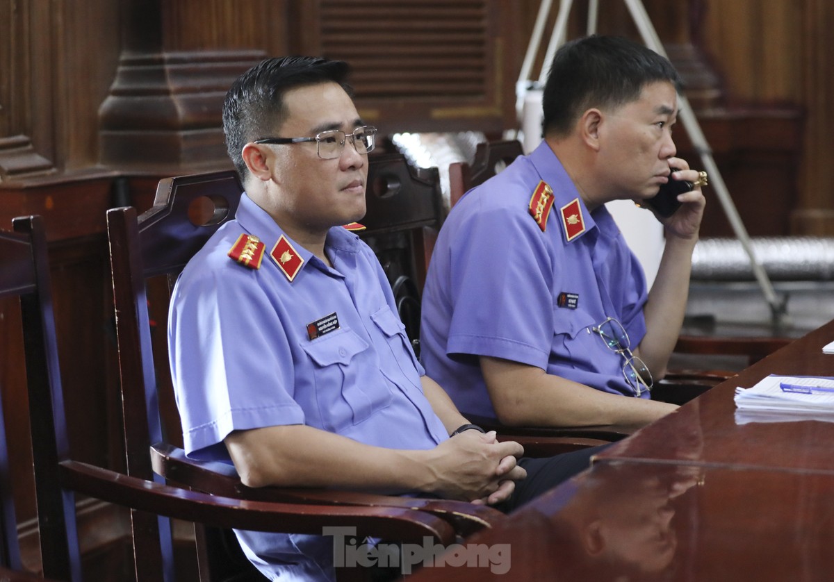 Hình ảnh bà Trương Mỹ Lan cùng các bị cáo trước giờ tuyên án-12