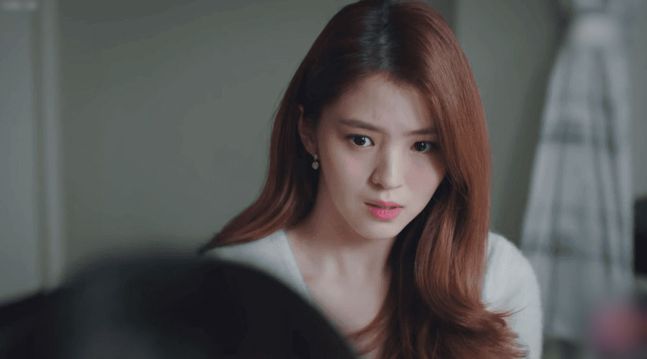 Vợ chết lặng bắt gặp chồng qua lại với cô hàng xóm ngay trong chính nhà mình-1