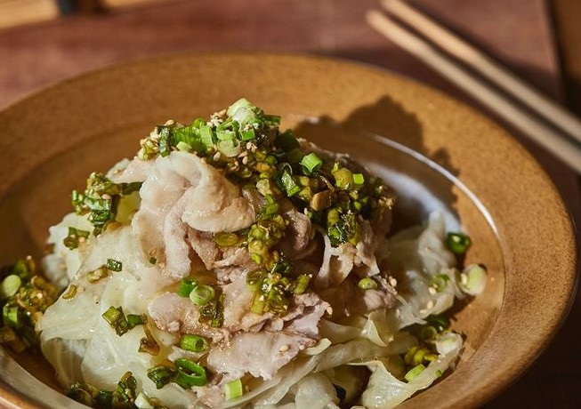 Làm món ăn tuyệt ngon mà lạ miệng với thịt ba chỉ và bắp cải-11