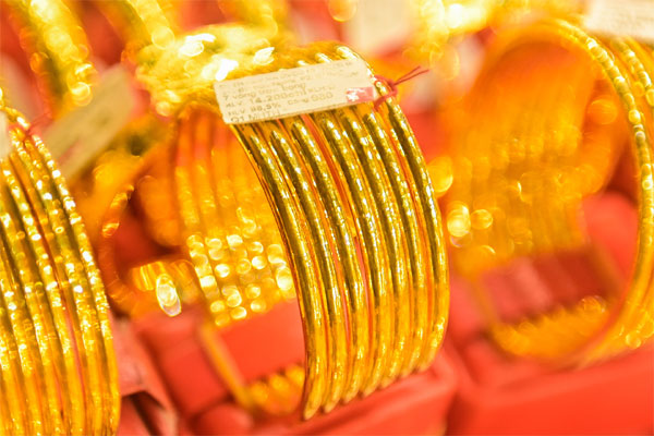 Giá vàng hôm nay 11/4/2024 đón sóng giảm, SJC vẫn bám trụ trên đỉnh cao kỷ lục-1