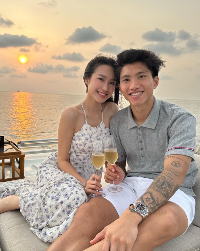 Mẹ bầu Doãn Hải My ngậm ngùi vào xin vía khi hội WAG tưng bừng đi du lịch, được khuyên giữ sức khoẻ để sinh em bé-3