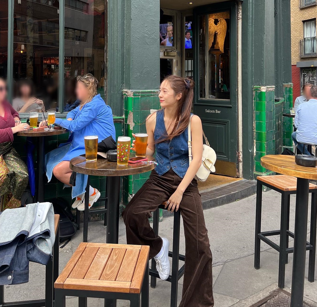 Muốn chinh phục xuất sắc phong cách tối giản, các nàng hãy học ngay Krystal-5