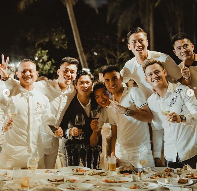 Vì sao Công Phượng vắng mặt ở nhiều đám cưới có Hoà Minzy tham dự?-4
