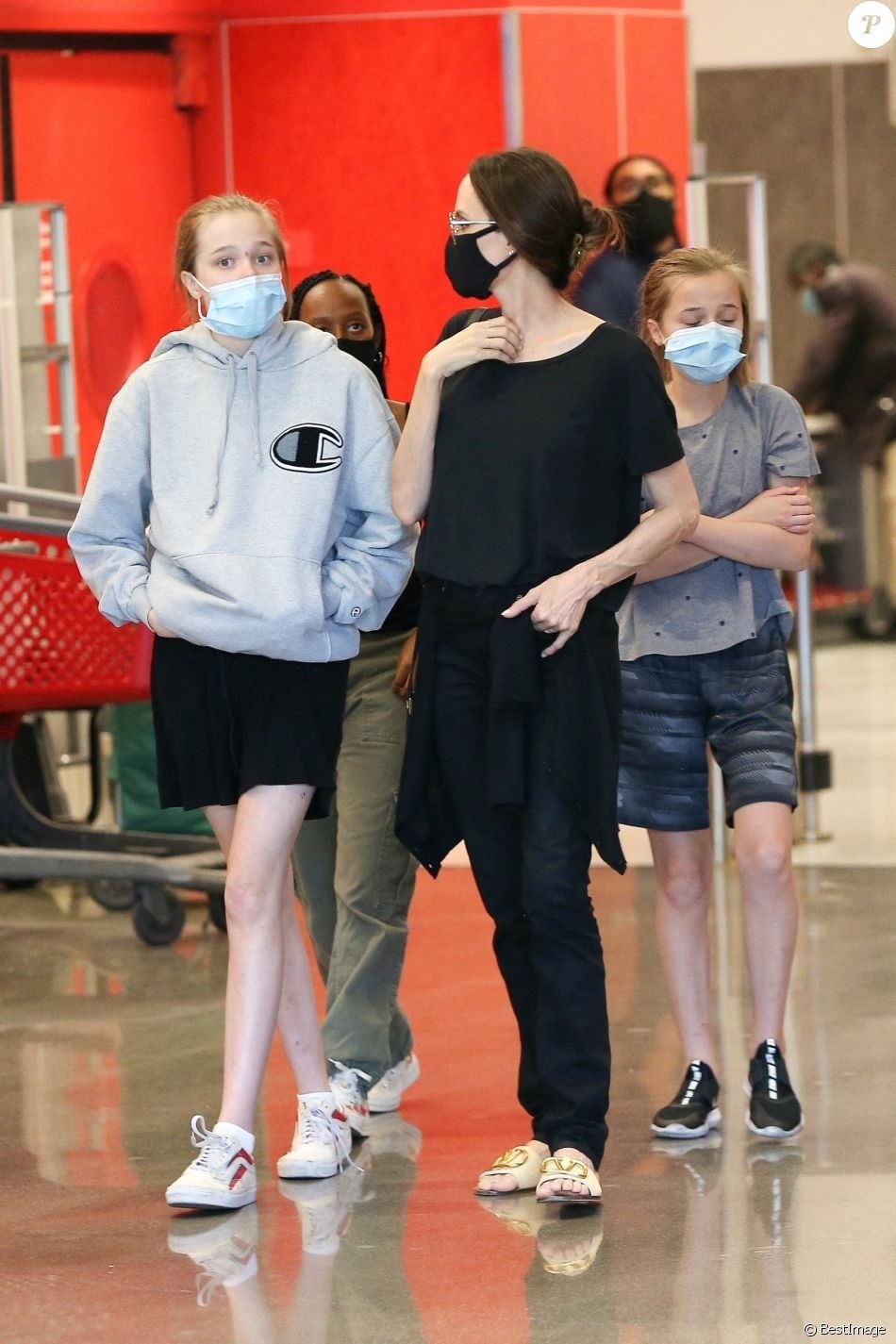 Ba người con ruột càng lớn càng đẹp của Angelina Jolie và Brad Pitt-2