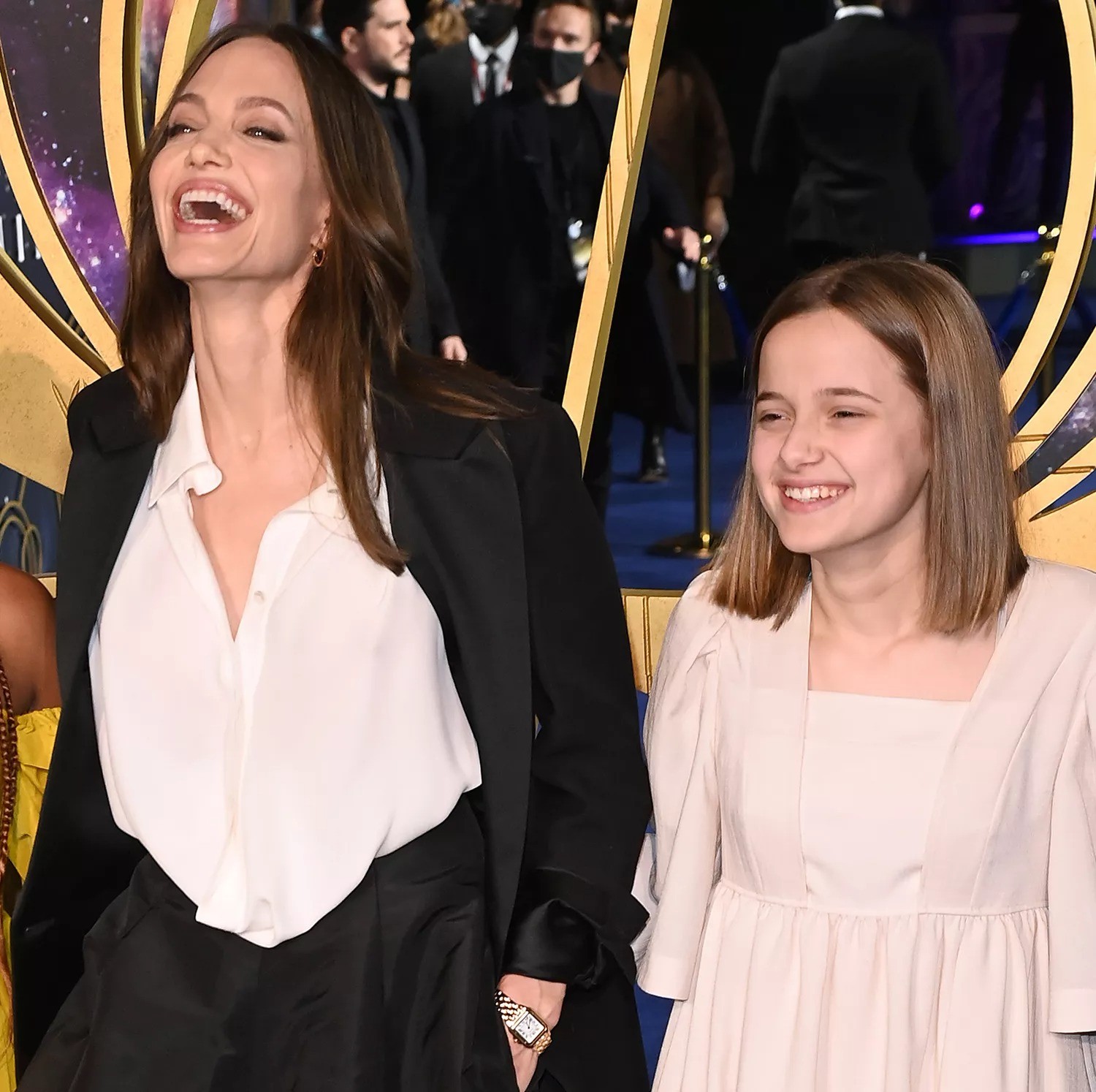 Ba người con ruột càng lớn càng đẹp của Angelina Jolie và Brad Pitt-11