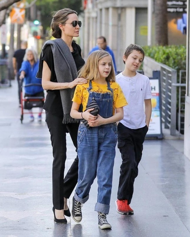 Ba người con ruột càng lớn càng đẹp của Angelina Jolie và Brad Pitt-7