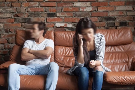 Hôn nhân đứng trên bờ vực thẳm khi tôi vô tình để chồng nhìn thấy cuốn sổ đỏ