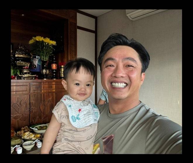 Con trai út nhà Cường Đô la mắt tròn xoe, tai lớn, một điểm trên mặt y chang bố và 2 anh chị lớn-8