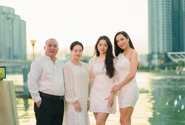 Siêu mẫu U50 từng cưu mang chồng nhạc sĩ trắng tay đến khi đổi đời, giờ tiền bạc rủng rỉnh, con gái được khen xinh như Hoa hậu-8