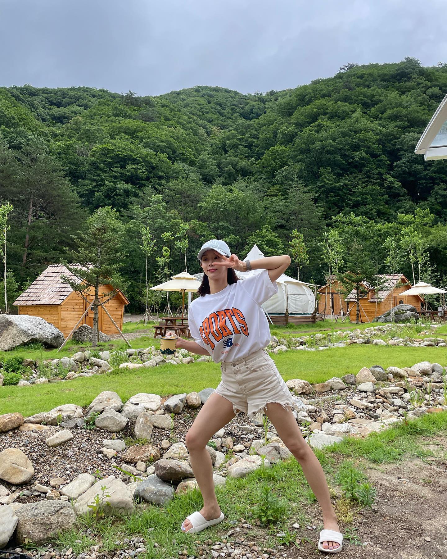 Khán giả không tin nữ phụ phim Queen of Tears đã 35 tuổi và đây là 5 item trẻ trung cô thường diện-4