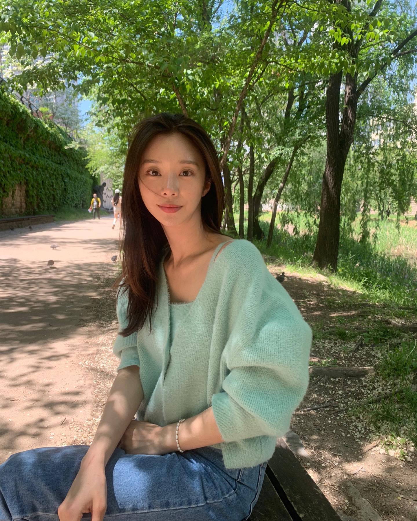 Khán giả không tin nữ phụ phim Queen of Tears đã 35 tuổi và đây là 5 item trẻ trung cô thường diện-6