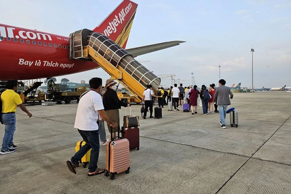 Du lịch vật lộn vì vé máy bay ‘nóng’, lịch nghỉ 30/4 ‘chốt’ muộn-3
