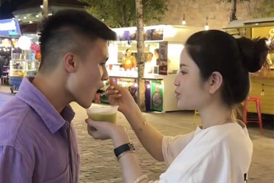 Quang Hải như một người khác khi ở bên Chu Thanh Huyền: Làm đủ thứ