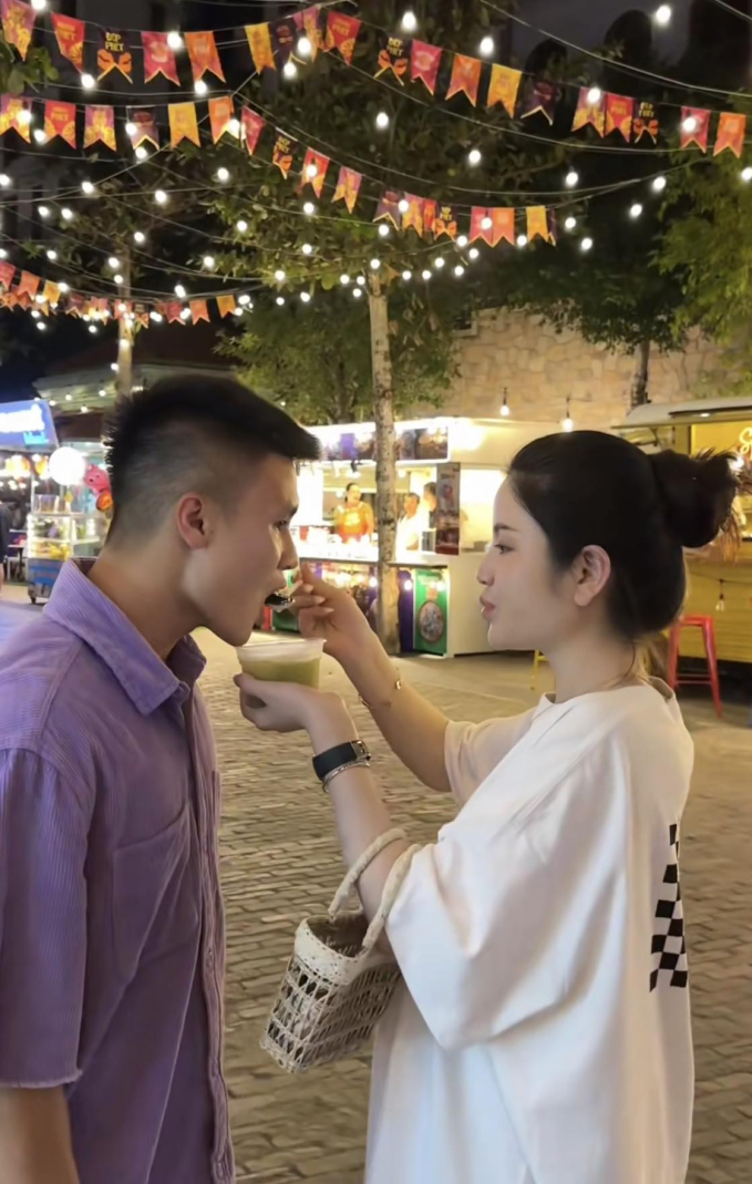 Quang Hải như một người khác khi ở bên Chu Thanh Huyền: Làm đủ thứ vô tri miễn là vợ vui-4