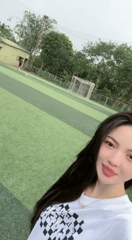 Sau tuần trăng mật, Quang Hải đưa Chu Thanh Huyền ra sân bóng làm một điều mà vợ bầu phải khen nức nở-1