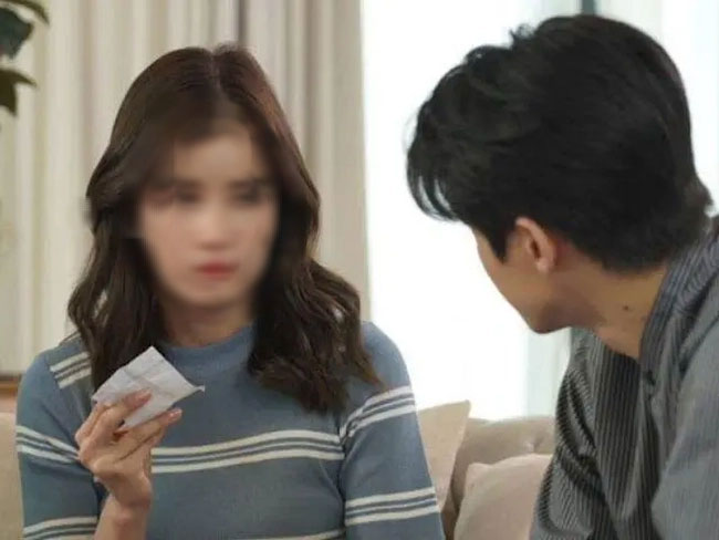 Nhìn đống thuốc bổ đặt trên bàn, tôi ngao ngán thở dài còn chồng vò đầu bứt tóc trong khổ sở-1