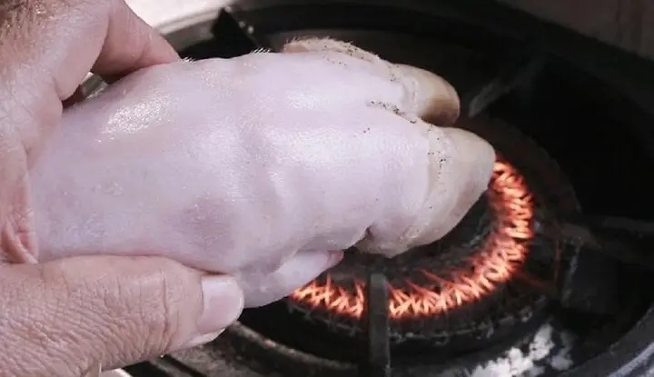 Bí quyết xử lý chân giò thơm ngon, đẹp mắt-1