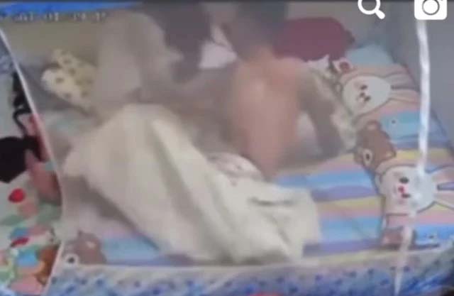 Chồng đánh vợ dã man bên cạnh con nhỏ 1 tuổi: Người vợ kể lại sự tình-1