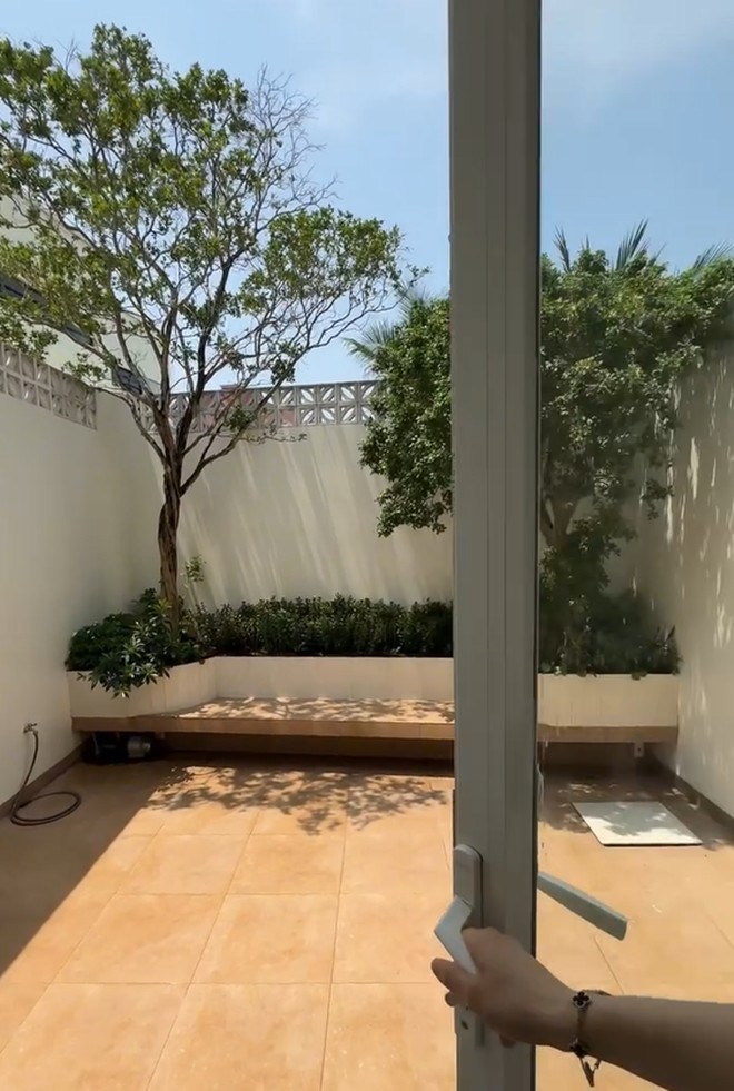 Làm trợ lý Hồ Ngọc Hà, chàng trai tậu được biệt thự cực xinh xắn, không kém nhà đàn chị-10