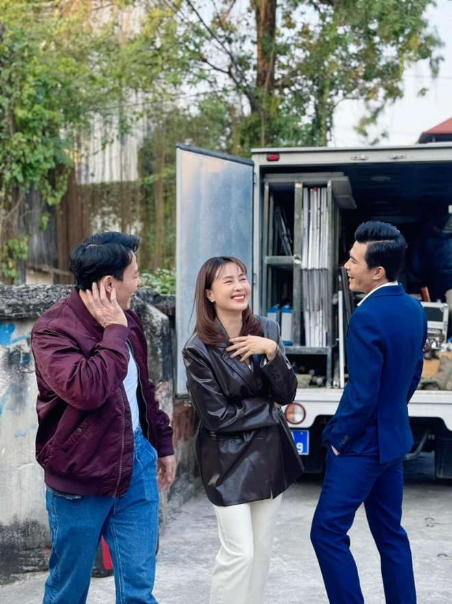 Mê cái cách khán giả bảo vệ Hồng Diễm khi bị chê già!-4