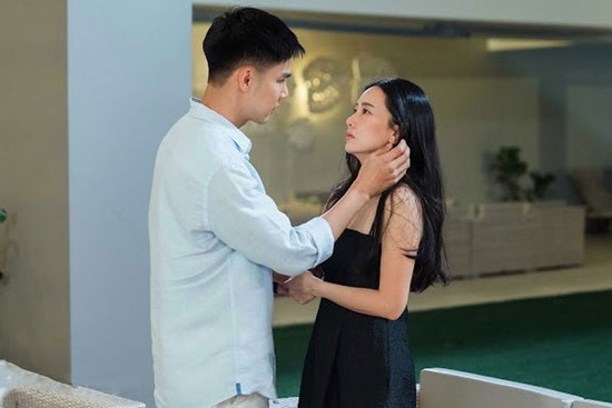 Hình phạt đáng sợ của gã bạn trai ghen tuông vô độ