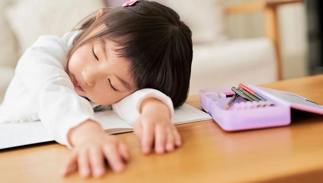 Con gái đêm nào cũng kêu nhà bên cạnh quá ồn, mẹ thắc mắc nhưng nhà đó không có người ở-2