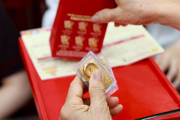 Giá vàng hôm nay 14/4/2024: Đồng loạt giảm mạnh-2