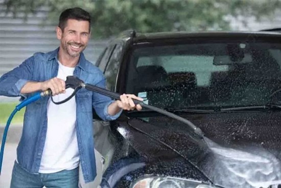 Có nên sử dụng bột giặt, nước rửa chén để rửa ô tô?