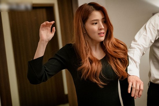 Hôn nhân như địa ngục vì chồng đạo đức giả, vũ phu