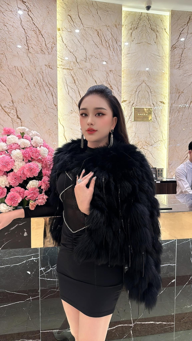 Không nhận ra Lâm Khánh Chi hiện tại: Gương mặt lạ lẫm, hệ quả của nghiện dao kéo?-1