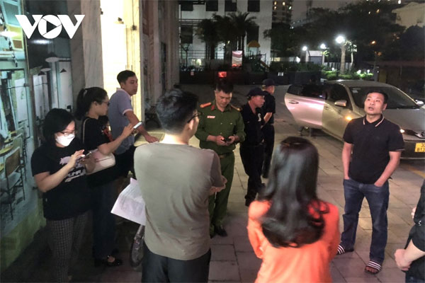 Cư dân tại chung cư Hà Nội Paragon khốn khổ vì bị cắt nước, dừng dịch vụ-2