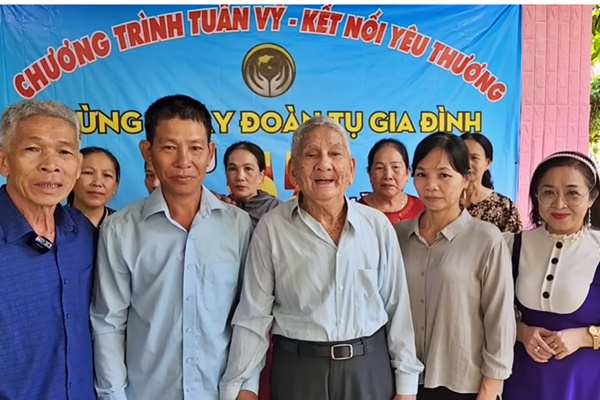 Anh em đồng lòng giúp cha 94 tuổi tìm lại con trai riêng sau 50 năm thất lạc-2