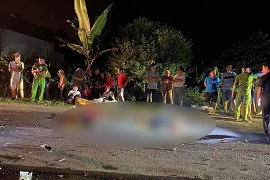 Clip vụ xe máy va chạm xe khách ở Tuyên Quang khiến hai thanh niên tử vong tại chỗ: Hiện trường tan tác