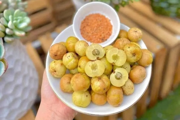 Lạ kỳ loại quả từng để rụng bỏ đi nay thành đặc sản, chị em sẵn sàng chi cả 100.000 đồng/kg để thưởng thức-2