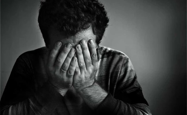 Ly hôn rồi bị trầm cảm, người đàn ông bảo đưa con gái đi xem phim, 1 ngày sau gia đình nghe tin dữ-2