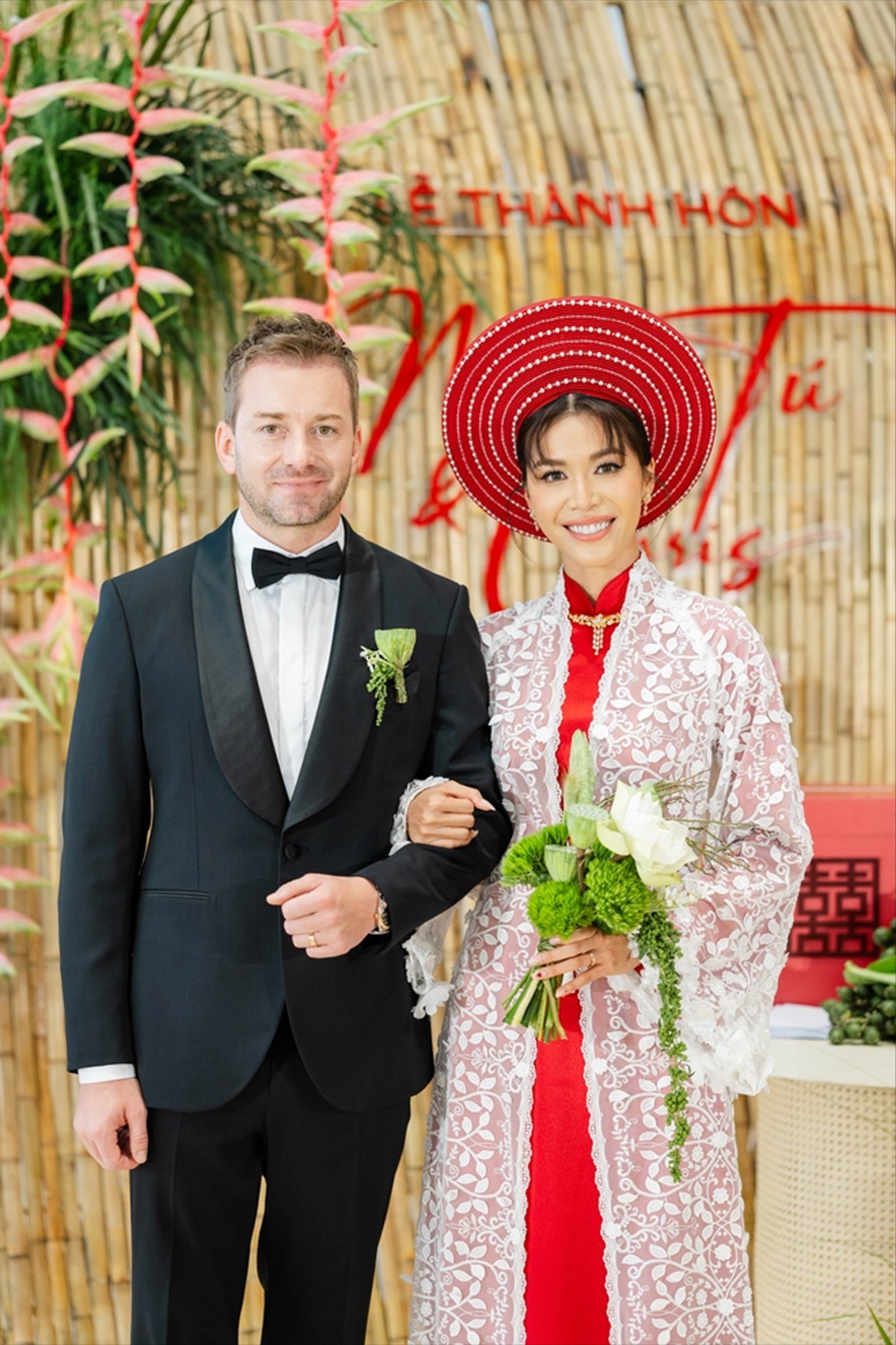 Cô dâu Minh Tú diện áo dài lấy cảm hứng từ mẹ, bó hoa cưới đặc biệt gây xúc động mạnh-1