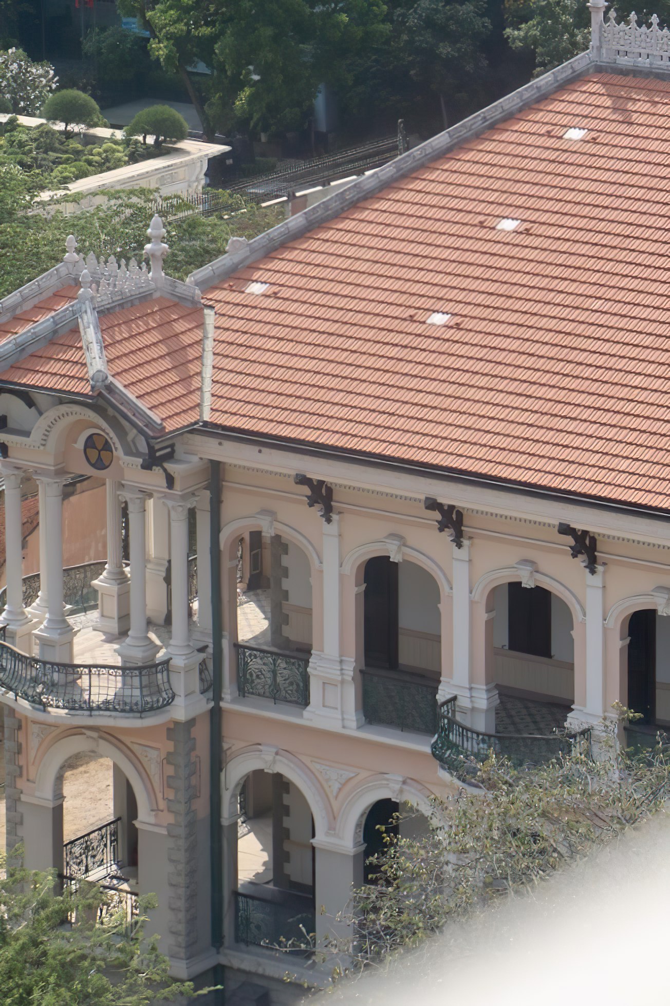 Cận cảnh biệt thự cổ triệu đô mà bà Trương Mỹ Lan xin giữ lại-5