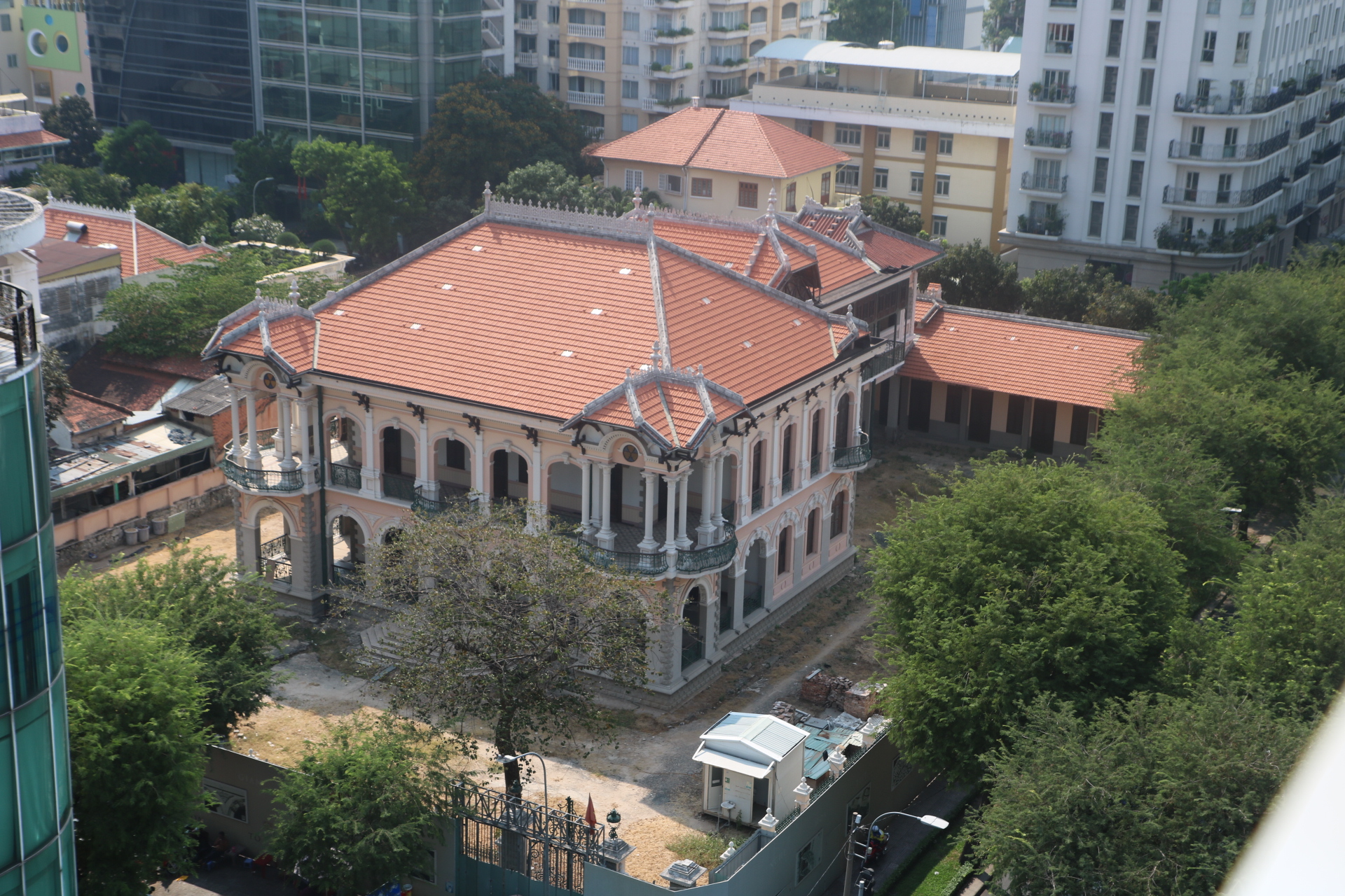 Cận cảnh biệt thự cổ triệu đô mà bà Trương Mỹ Lan xin giữ lại-9