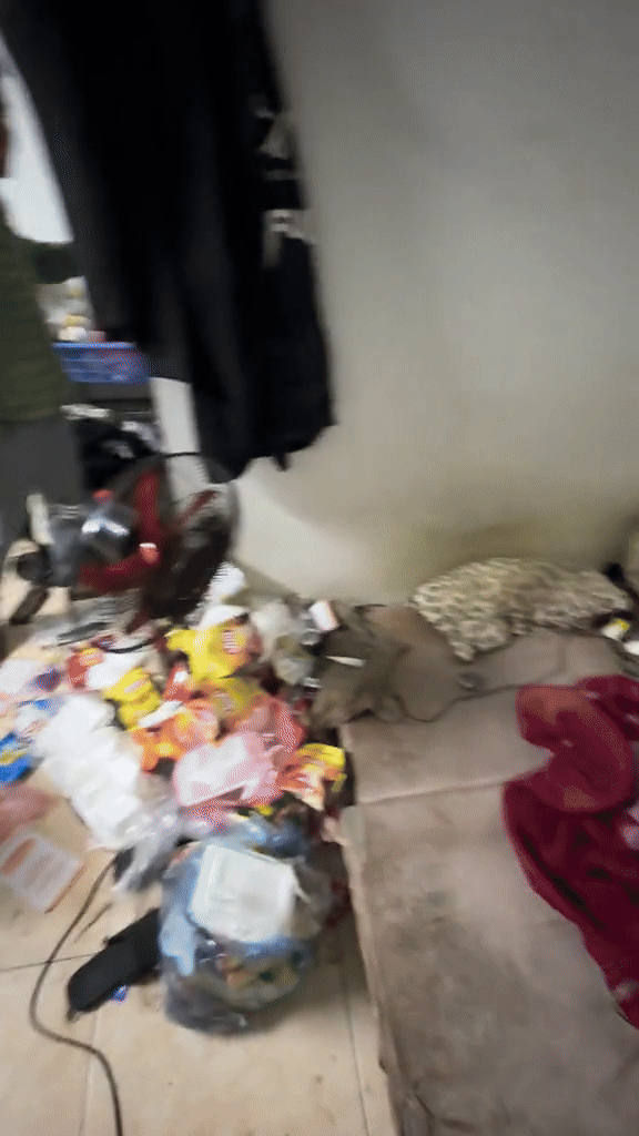 Nam sinh ngủ ngon lành trong phòng trọ không khác gì bãi rác, cư dân mạng phải thốt lên: Vậy cũng sống được luôn?-1