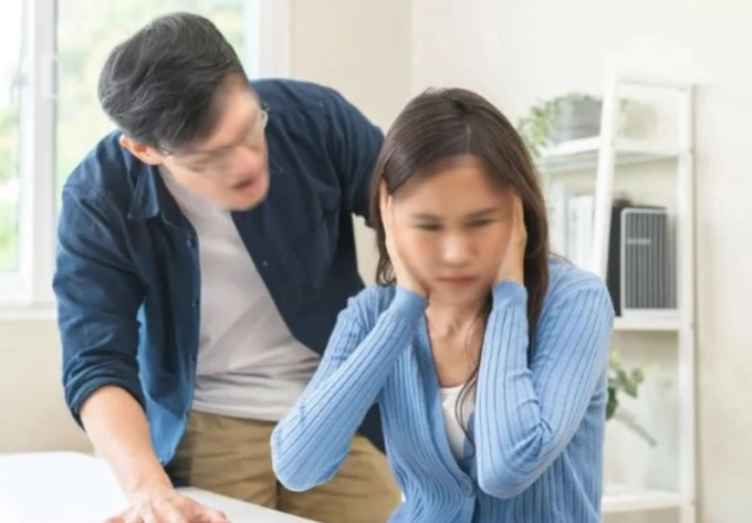 Đáp lại lòng tốt của bố vợ, chồng tôi định làm một cái lều sau nhà cho ông ấy sống những năm cuối đời-1