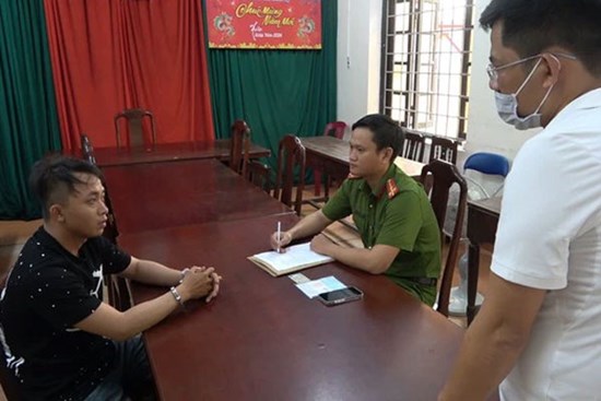 Mang tiền ăn trộm đến ngân hàng gửi tiết kiệm