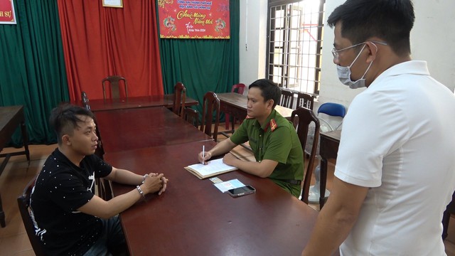 Mang tiền ăn trộm đến ngân hàng gửi tiết kiệm-1