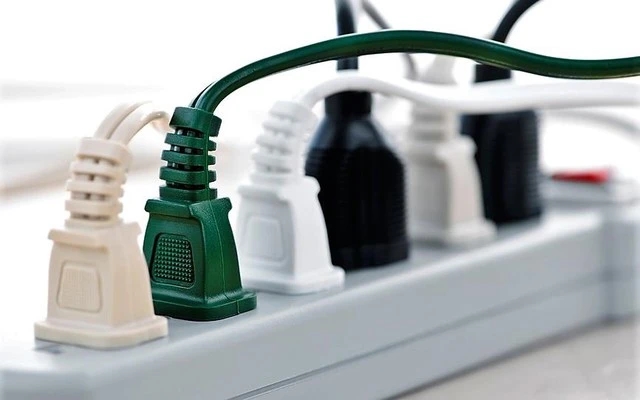 3 loại phích cắm dùng xong không rút còn ngốn điện hơn cả điều hòa, khiến tiền điện trong nhà tăng chóng mặt-3