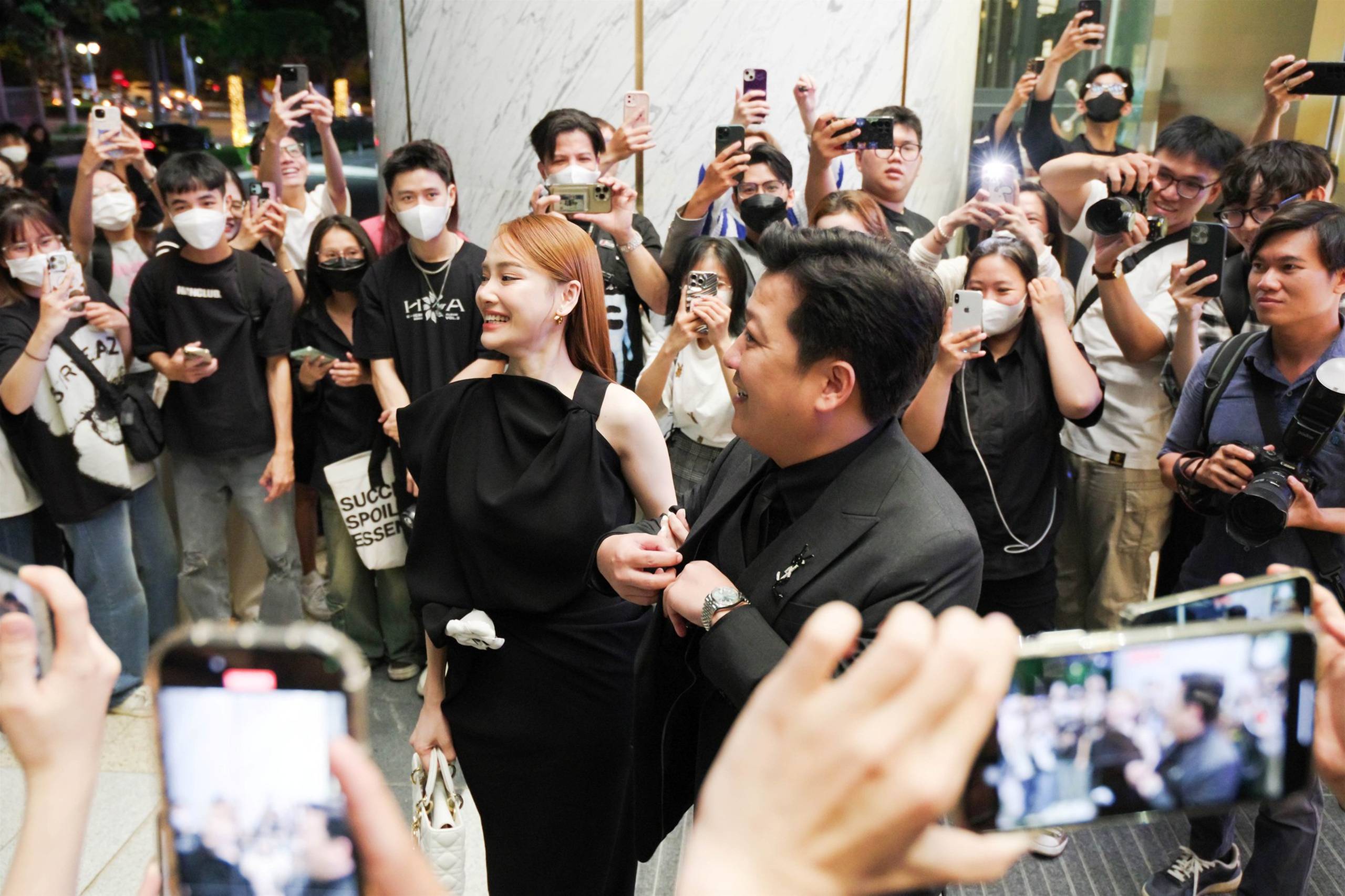 Kiều Minh Tuấn gặp sự cố ở đám cưới Minh Tú, phải đăng đàn nhờ người giải cứu gấp-2